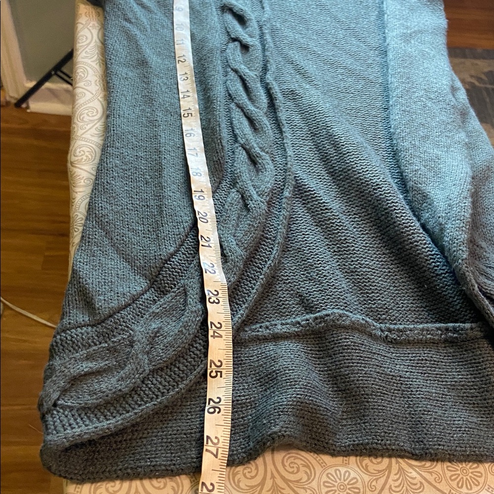3/$12 Vintage Red Paint y2k shrug Cable Knit Open Front Sweater Vest Gray Medium - Picture 3 of 8